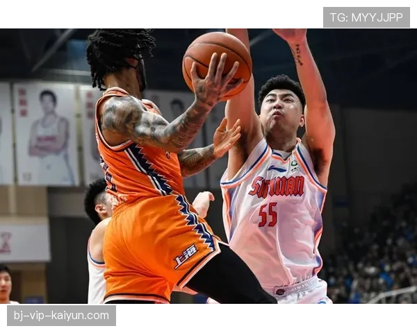 上海久事以37胜4负战绩时隔24年重夺常规赛榜首，季后赛直通八强